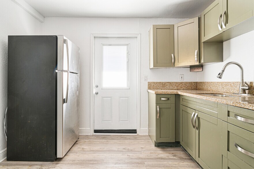 More Photos Of 518 Biscayne Dr, West Palm Beach Apartments For Sale