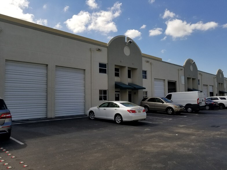 More Photos Of 5900 NW 99th Ave, Miami Light Distribution For Lease