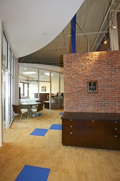 More Photos Of 142 W Platt St, Tampa Office Residential For Lease