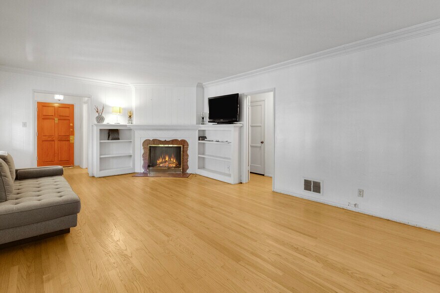 More Photos Of 11737 Bellagio Rd, Los Angeles Multifamily For Sale