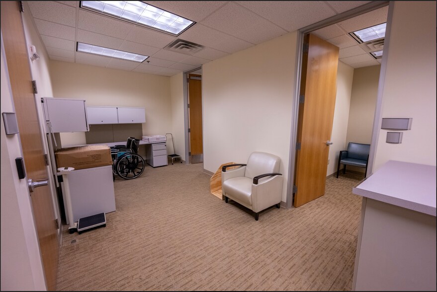 More Photos Of 1320 W Walnut Hill Ln, Irving Medical For Sale