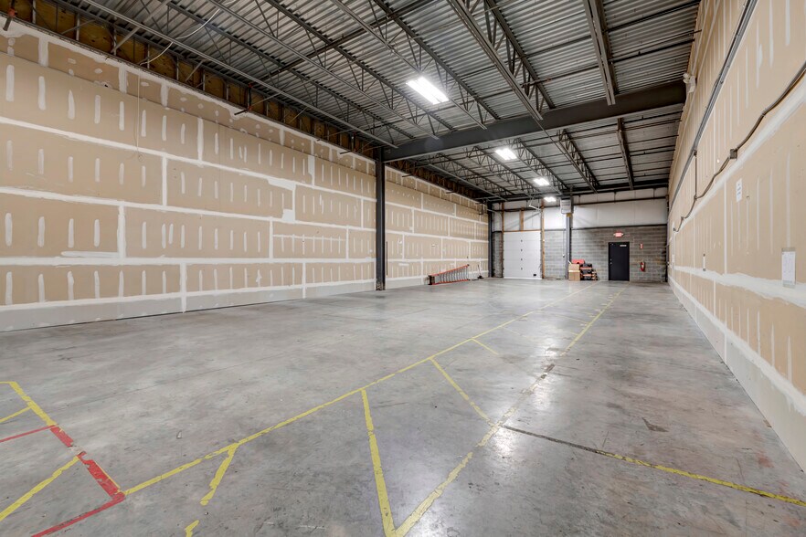 More Photos Of 161-191 Edgemoor Rd, Wilmington Light Distribution For Lease