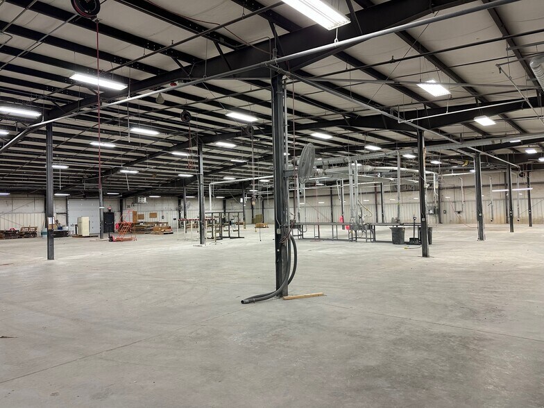 More Photos Of 212 W Fair St, Marshall Manufacturing For Sale