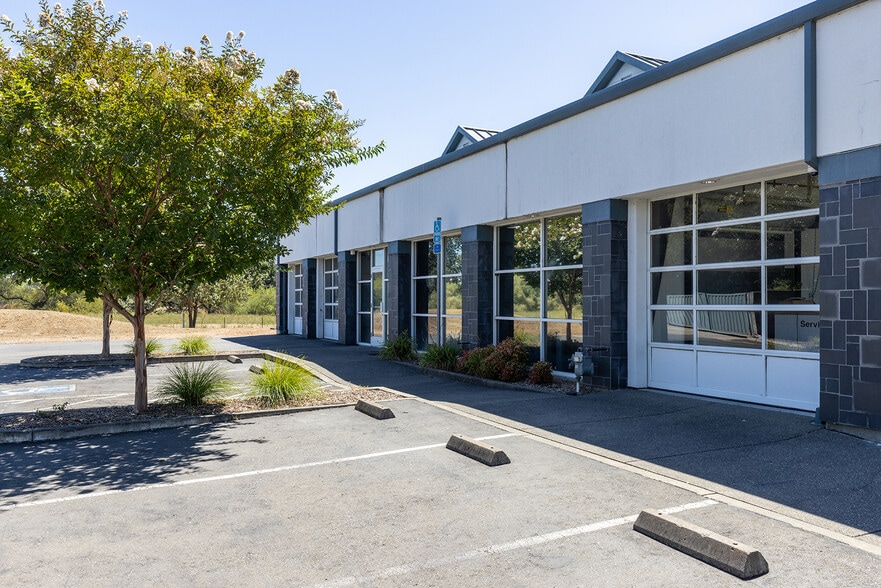 More Photos Of 800 American Way, Windsor Freestanding For Lease