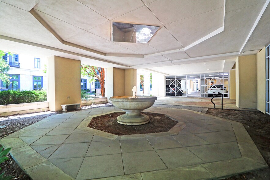 More Photos Of 40 Calhoun St, Charleston Office For Lease