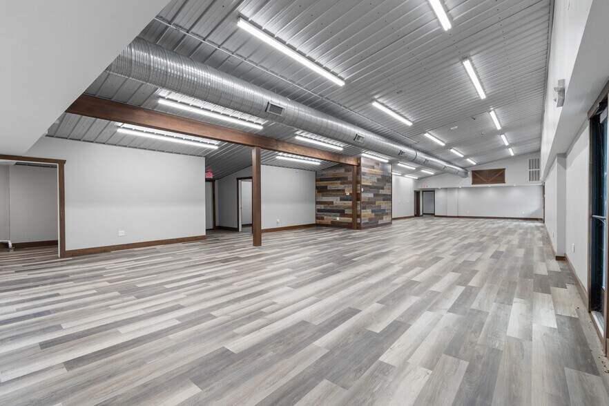 More Photos Of 4291 Manchester Ave NW, North Lawrence Office For Sale