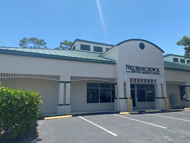More Photos Of 877 111th Ave N, Naples Medical For Lease