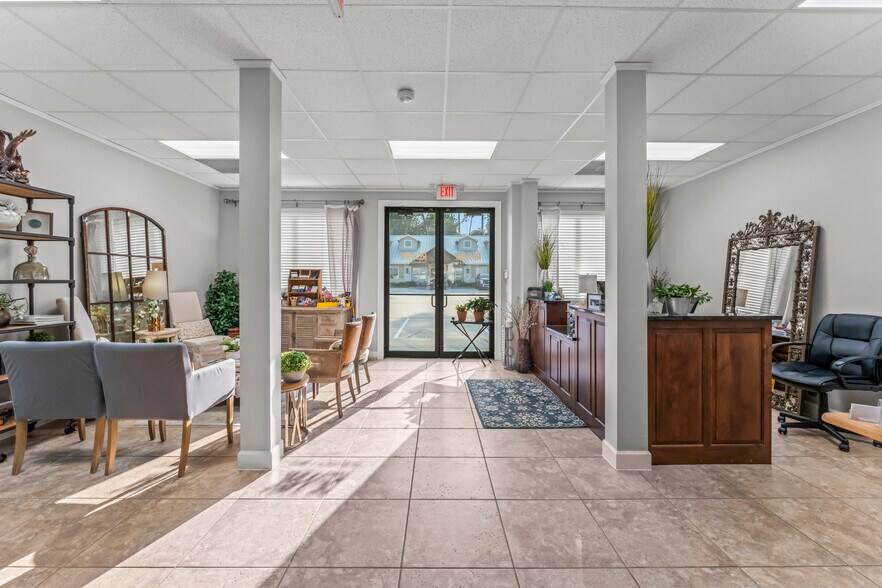 More Photos Of 26203 Oak Ridge Dr, Spring Office For Sale