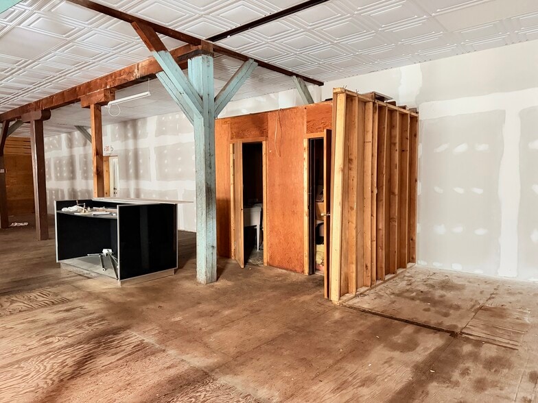 More Photos Of 8 Dunster Ave, Greenville Storefront Retail Residential For Sale
