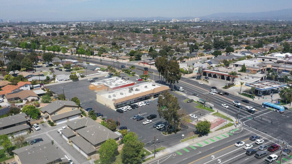 More Photos Of 2727 w Edinger av, Santa Ana Storefront For Sale