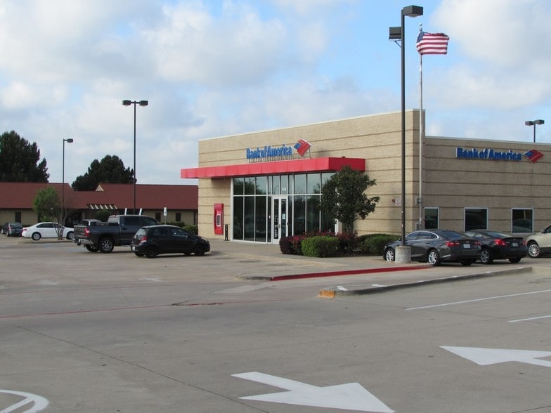 More Photos Of 4220 W Green Oaks Blvd, Arlington Bank For Sale