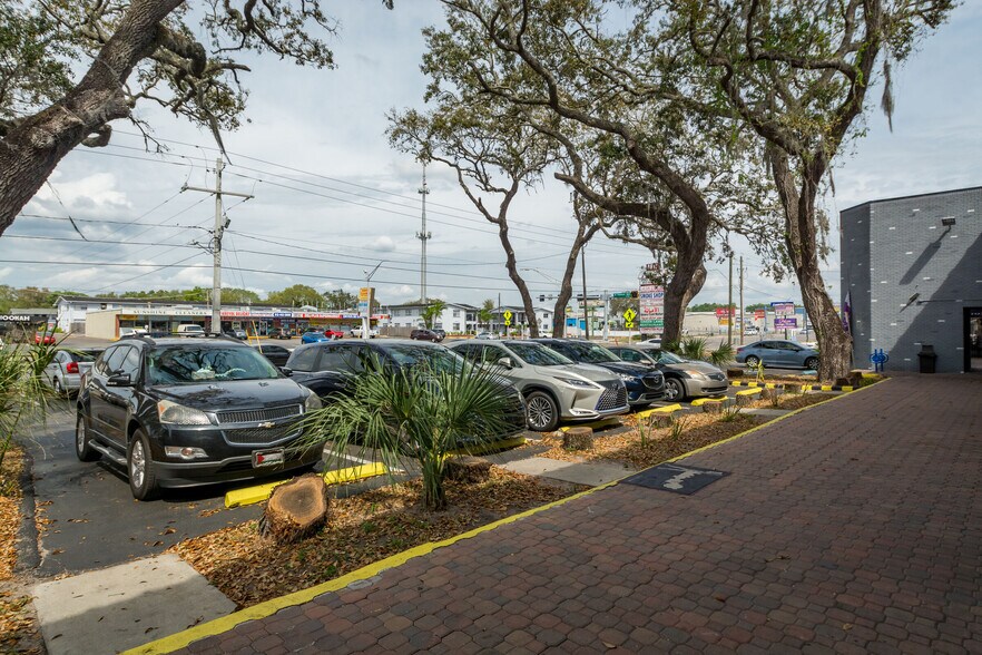 More Photos Of 4815-4817 E Busch Blvd, Tampa Storefront Retail Office For Lease