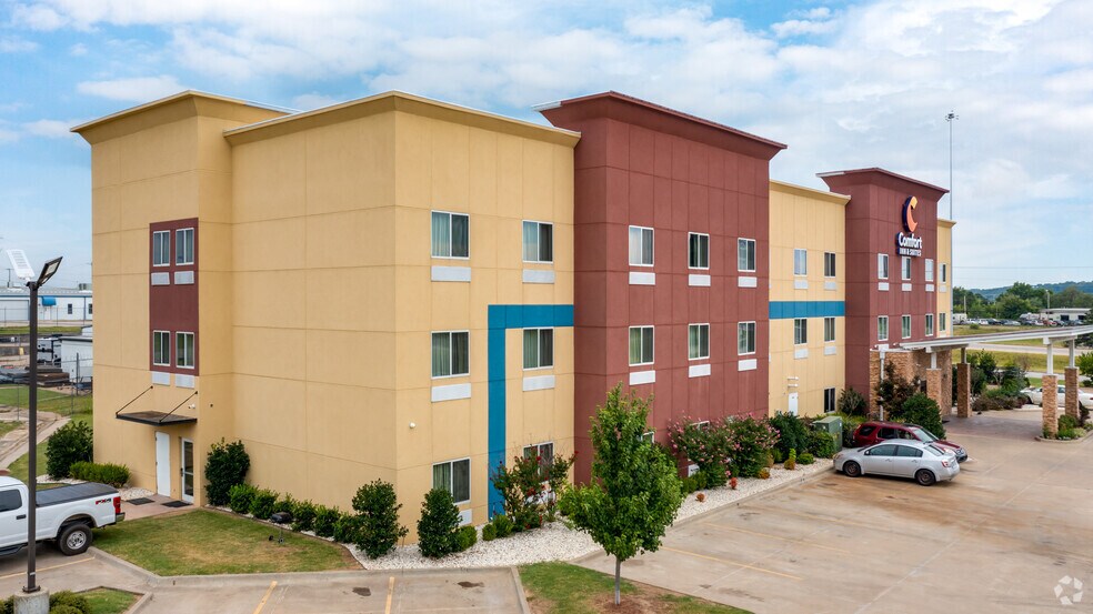 Primary Photo Of 6101 New Sapulpa Rd, Tulsa Hotel For Sale