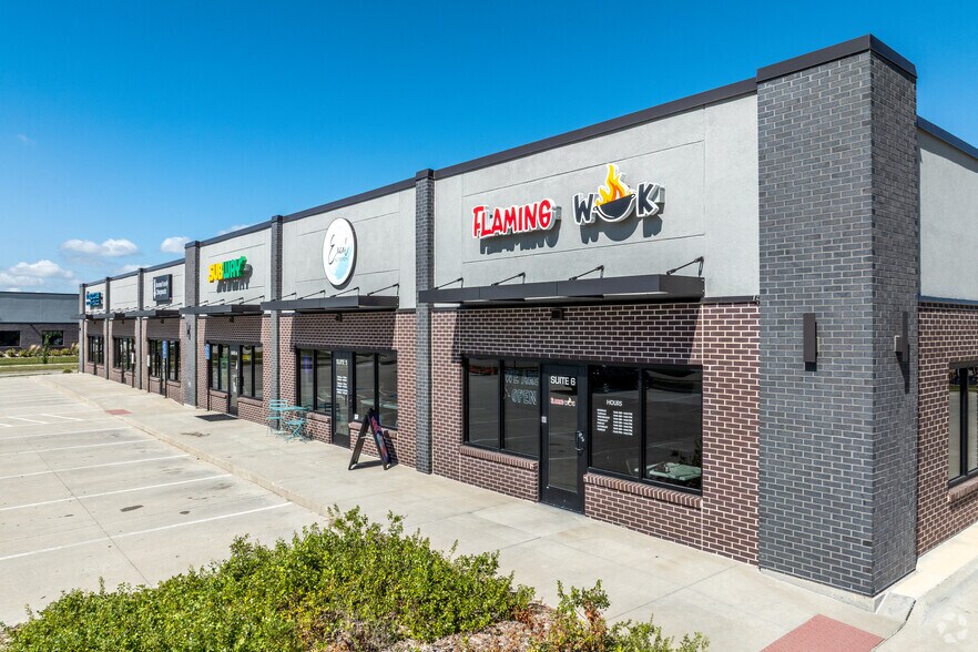 More Photos Of 96 Paine Cir, Bondurant Freestanding For Lease