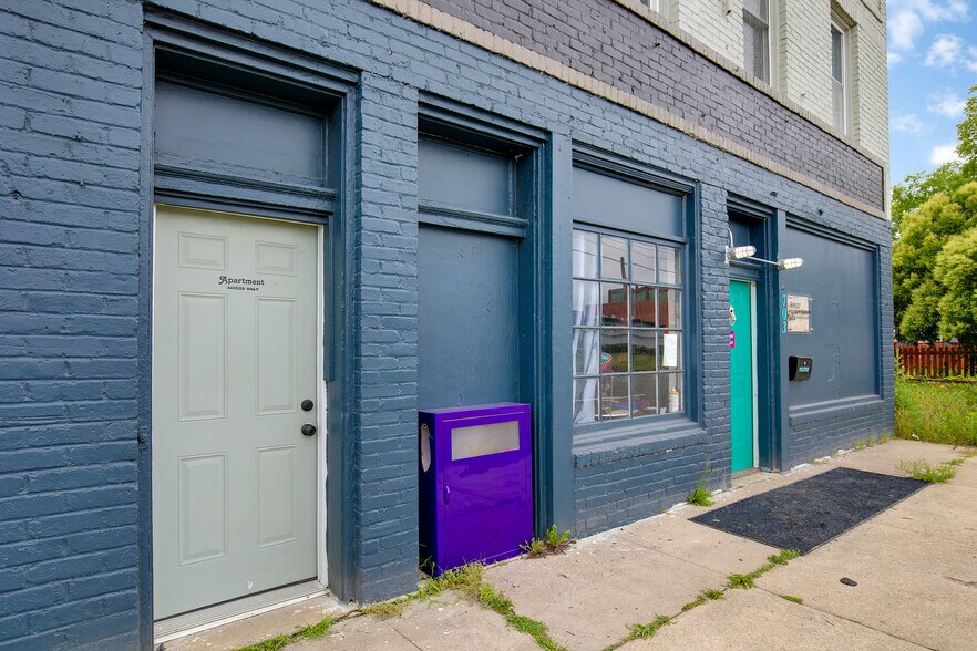 More Photos Of 705 Richmond Hwy, Richmond Showroom For Sale