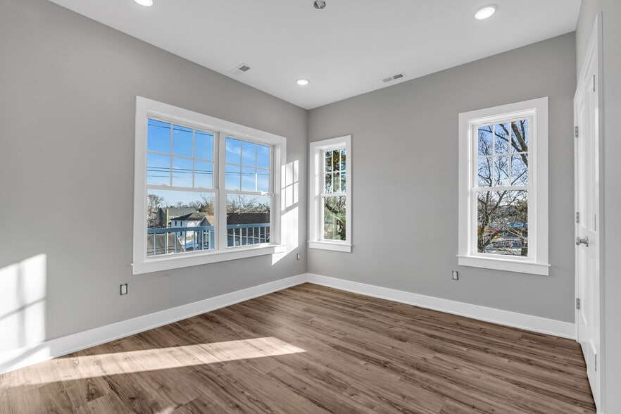 More Photos Of 33 Union Ave, Manasquan Apartments For Sale