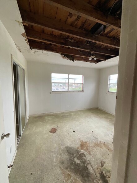 More Photos Of 3201 Texas Ave, La Marque Warehouse For Sale