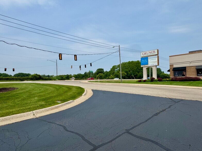 More Photos Of 801 N Perryville Rd, Rockford Freestanding For Lease