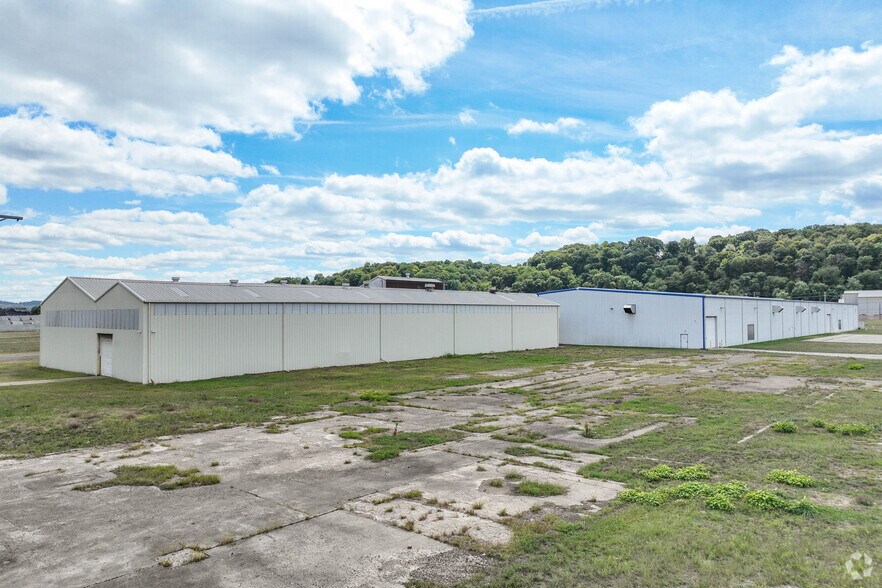 More Photos Of 1729 Pennsylvania Ave, Monaca Manufacturing For Lease