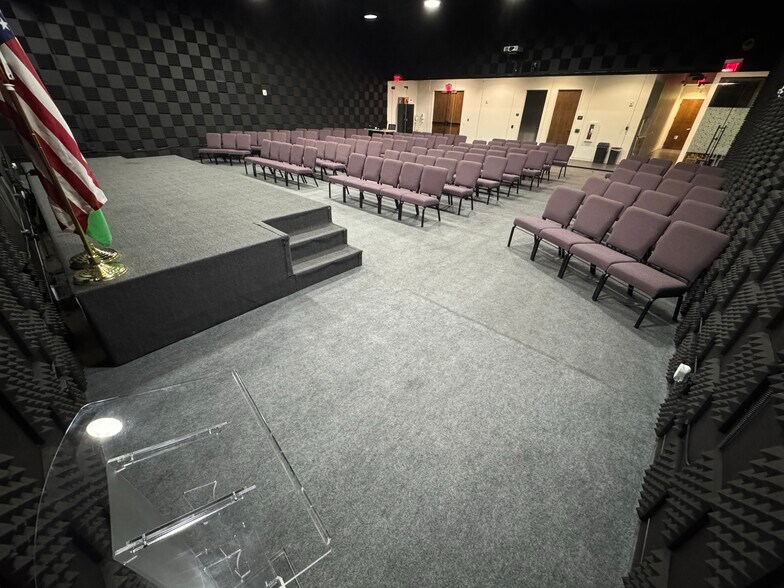 More Photos Of 2121 S Hiawasee Rd, Orlando Coworking Space