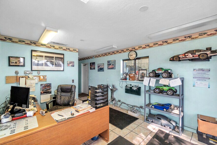 More Photos Of 6735 14th St, Bradenton Auto Repair For Sale