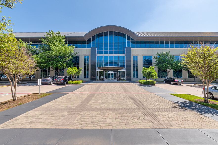 Primary Photo Of 3929 W John Carpenter Fwy, Irving Office For Lease