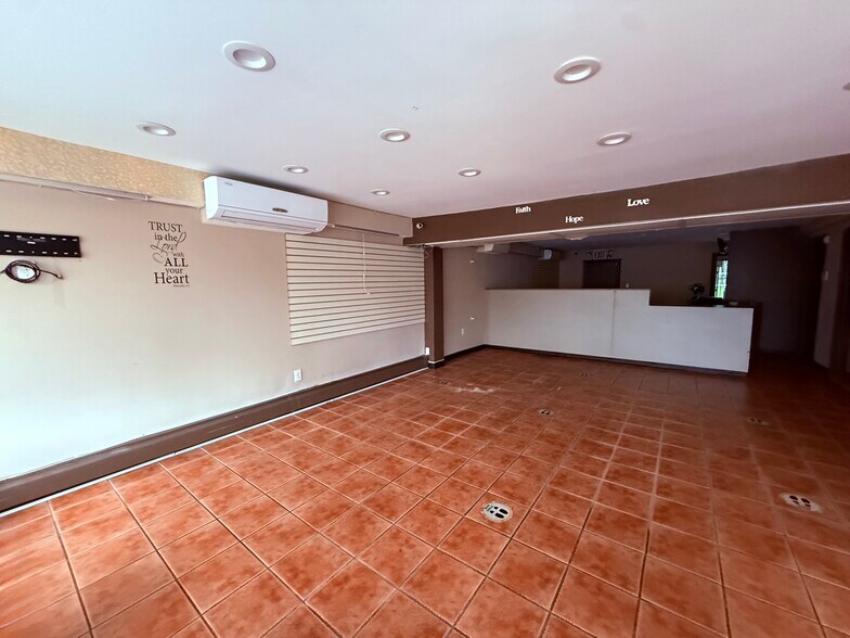 More Photos Of 4564 Bell Blvd, Bayside Apartments For Lease