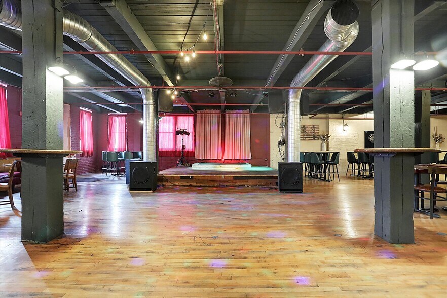 More Photos Of 35 S Main St, Batesville Warehouse For Sale