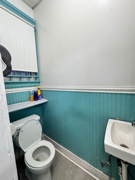 More Photos Of 177 N Allen St, Albany General Retail For Sale