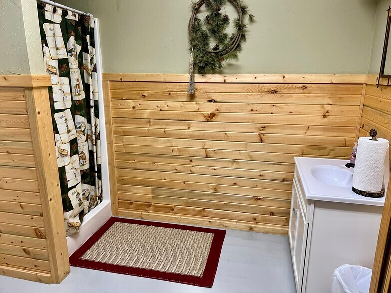 More Photos Of 626 Richards St, Thermopolis Freestanding For Sale