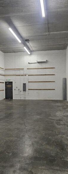 More Photos Of 15075 SW 137th St, Miami Warehouse For Lease