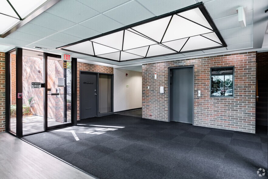 More Photos Of 800 Roosevelt Rd, Glen Ellyn Unknown For Lease