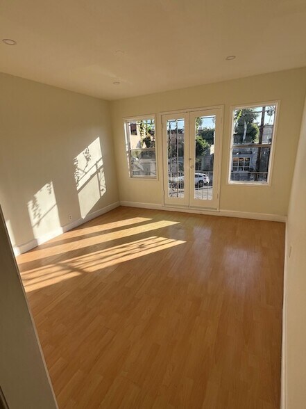 More Photos Of 931 N La Cienega Blvd, Los Angeles Storefront Retail Office For Lease