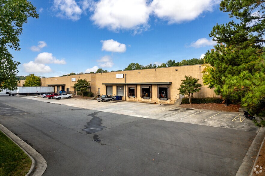 More Photos Of 3300 Woodpark Blvd, Charlotte Unknown For Lease