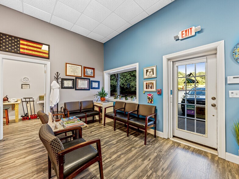 More Photos Of 271 Old Barn Rd, Hendersonville Medical For Sale