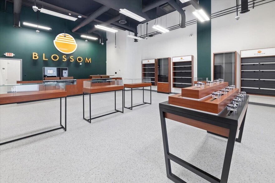 More Photos Of 746-748 Tonnele Ave, Jersey City Storefront Retail Office For Lease