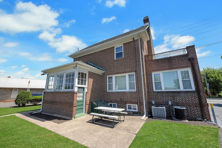 More Photos Of 225 Liberty St, Little Ferry Office For Sale