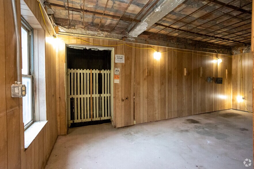 More Photos Of 102 33rd St, Pittsburgh Warehouse For Sale