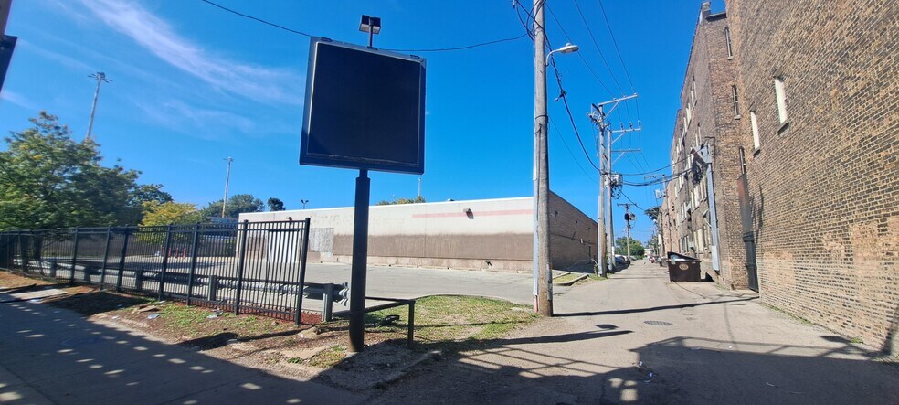 More Photos Of 344 E 63rd St, Chicago Supermarket For Lease