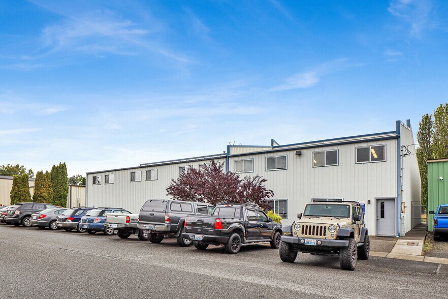 More Photos Of 2222 Queen St, Bellingham Warehouse For Lease