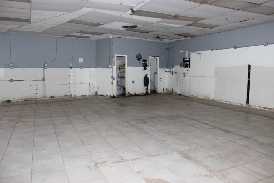 More Photos Of 61 Amity Rd, New Haven Unknown For Lease
