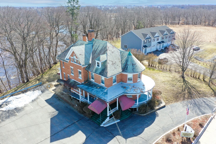 More Photos Of 1501 Lonsdale Ave, Lincoln General Retail For Sale