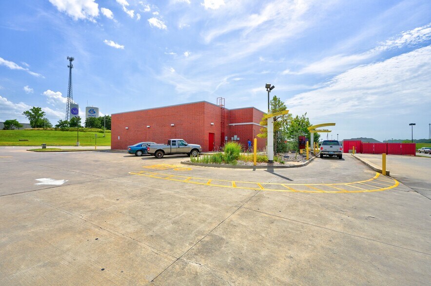 More Photos Of 30001 Highway 51, Mannford Freestanding For Lease