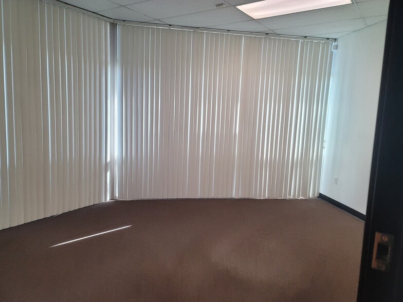 More Photos Of 800 S Rochester Ave, Ontario Warehouse For Lease