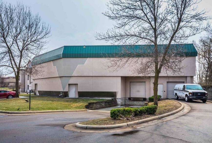 More Photos Of 9905 N 45th Ave, Plymouth Loft Creative Space For Sale