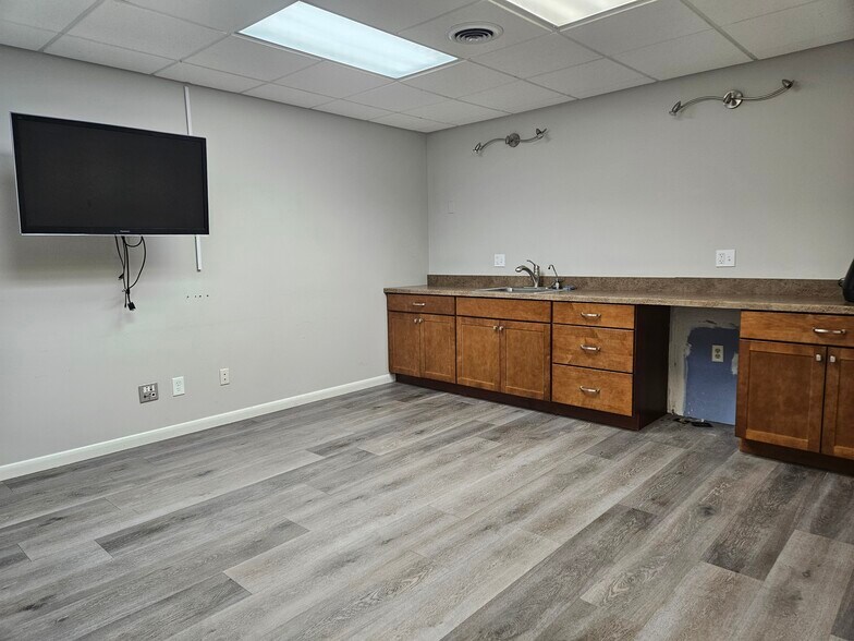 More Photos Of 950-980 Wabash Ave, Chesterton Industrial For Sale