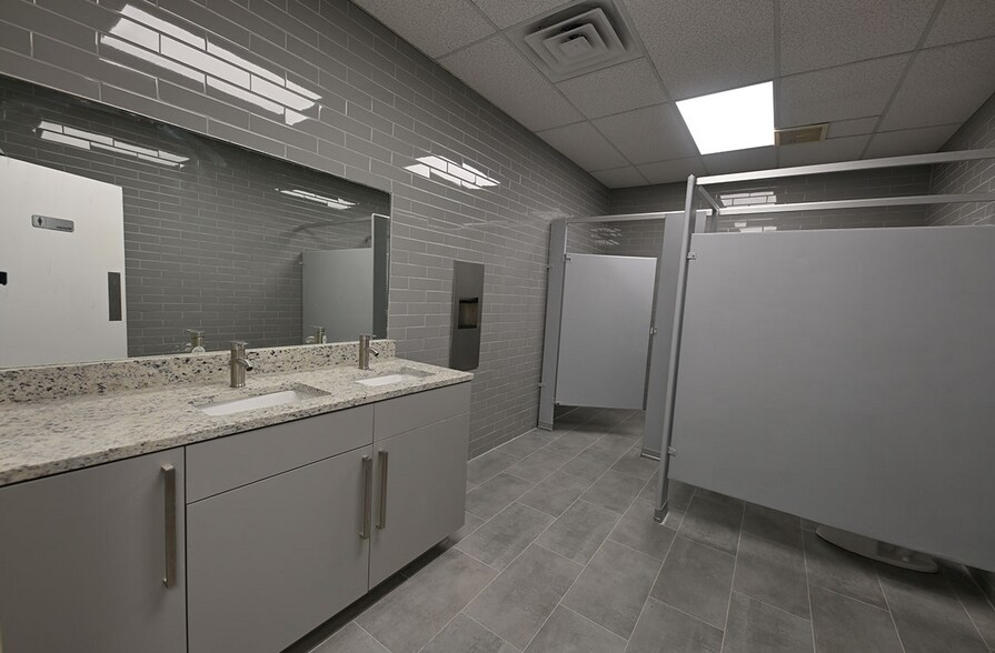 More Photos Of 1313 SE Military Dr, San Antonio Office For Lease