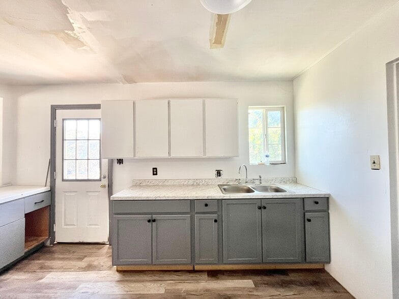 More Photos Of 2513 Connie Dr, Sacramento Freestanding For Sale