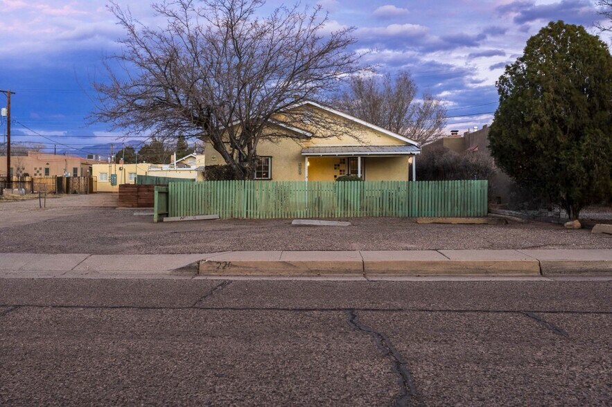 More Photos Of 220 Princeton Dr, Albuquerque Apartments For Sale