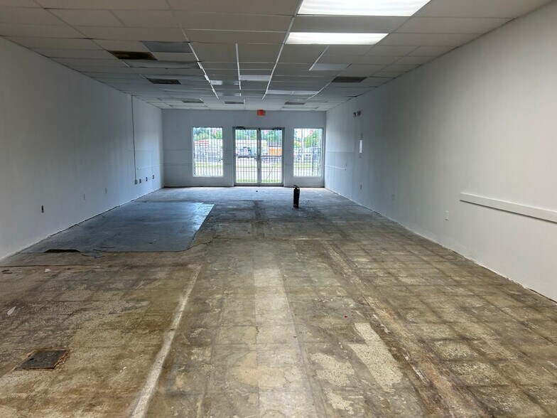 More Photos Of 9360 NW 27th Ave, Miami Freestanding For Lease